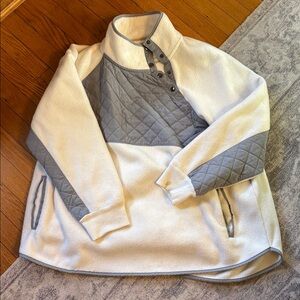 Abercrombie & Fitch Women’s White and Blue Pullover